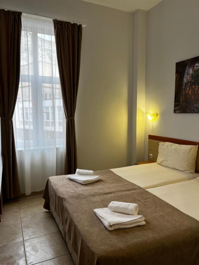 Hotel Central Балчик Екстер'єр фото
